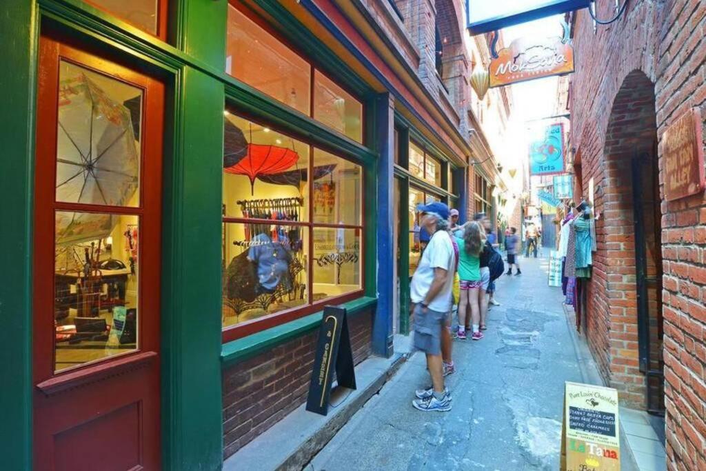 Clean 3Rd Floor Executive 1 Bedroom Apt In Old Town China Town Victoria Exterior photo